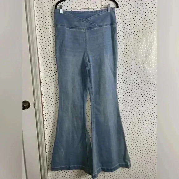 We the Free Wide leg Jeans - Picture 4 of 9